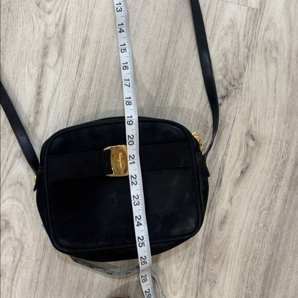 Ferragamo Womens Vara bow black suede cross body bag Elegant Black Crossbody Bag - Picture 9 of 9